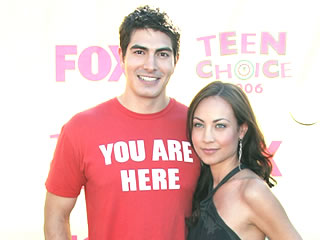 The 'Superman Returns' actor marries his long-time girlfriend.